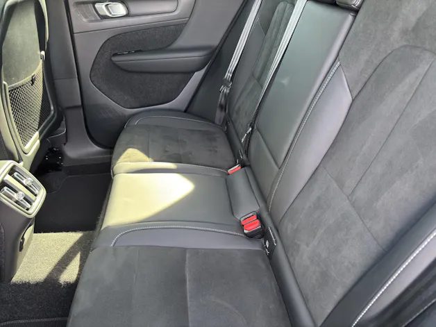 VOLVO XC40 2.0 B3 MH Plus Dark