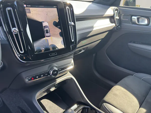 VOLVO XC40 2.0 B3 MH Plus Dark