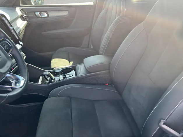 VOLVO XC40 2.0 B3 MH Plus Dark