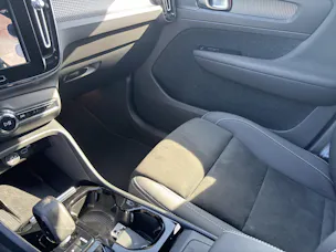 Volvo XC40 2.0 B3 MH Plus Dark