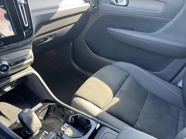 VOLVO XC40 2.0 B3 MH Plus Dark