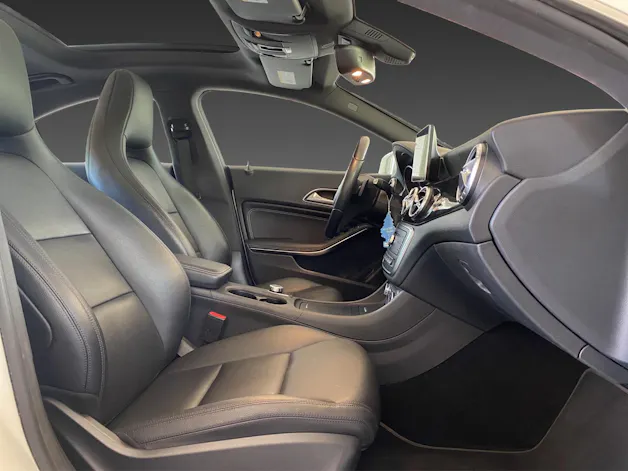 Mercedes-Benz CLA 250 Urban 7G-DCT 4Matic