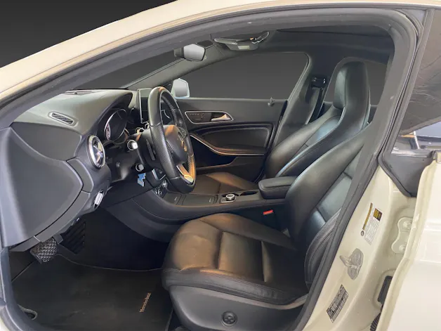Mercedes-Benz CLA 250 Urban 7G-DCT 4Matic