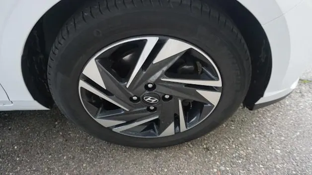 Hyundai i20 1.0 T-GDi Amplia DCT