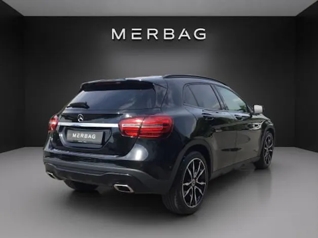 MERCEDES-BENZ GLA 200 Urban
