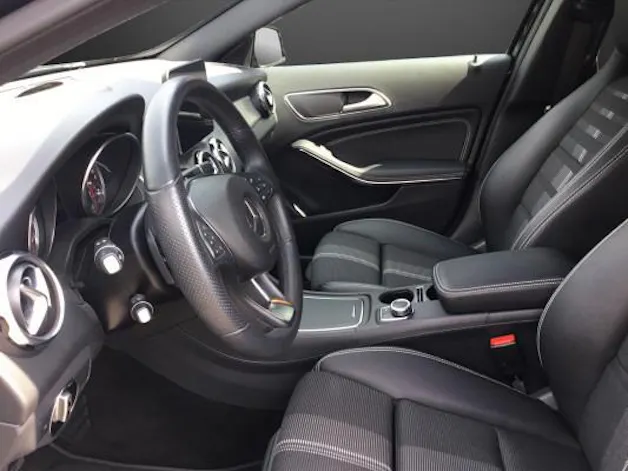 MERCEDES-BENZ GLA 200 Urban