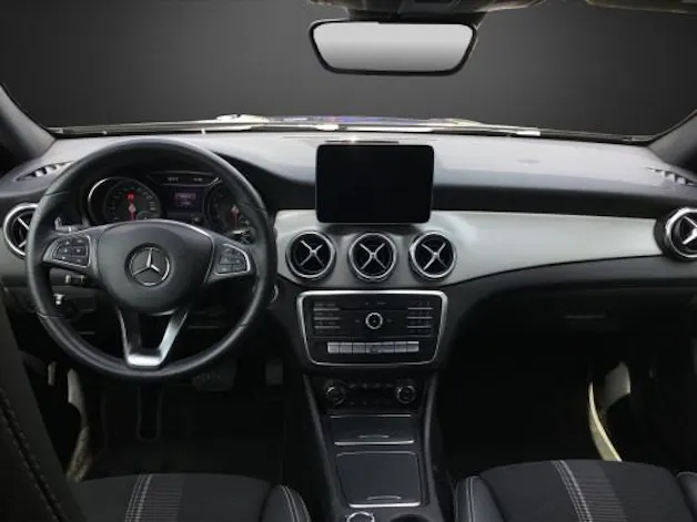 MERCEDES-BENZ GLA 200 Urban