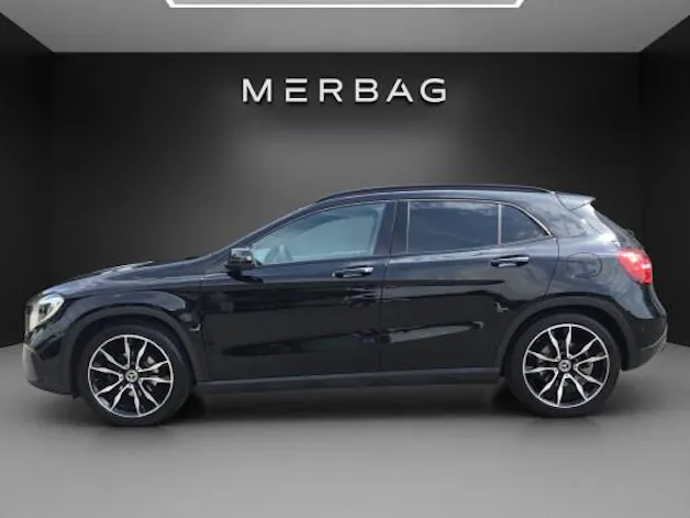 MERCEDES-BENZ GLA 200 Urban