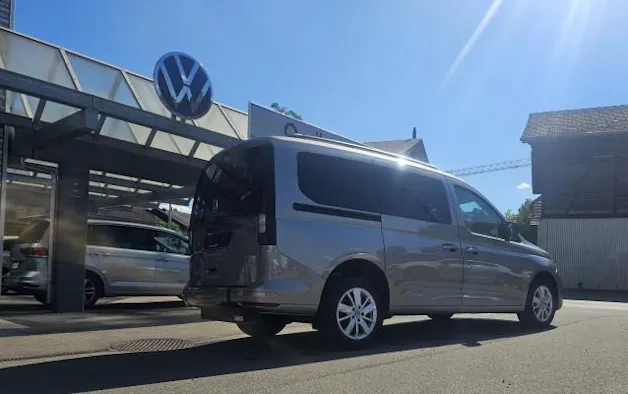 VW Caddy Max 1.5 TSI DSG mit Heckrollstuhlrampe