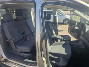 VW Caddy Max 1.5 TSI DSG mit Heckrollstuhlrampe