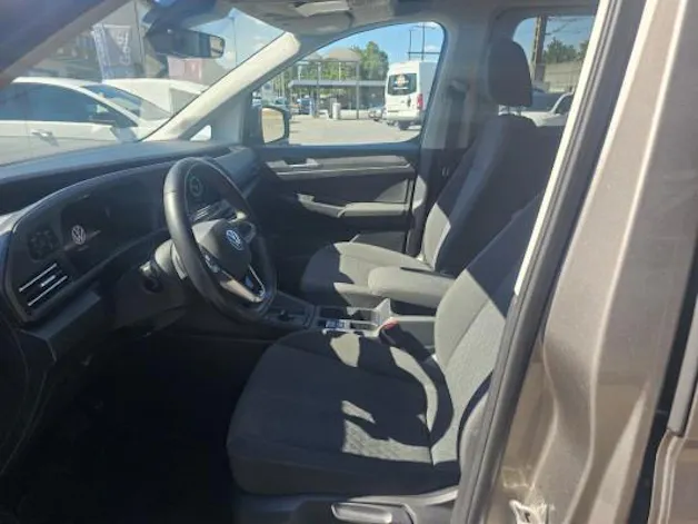 VW Caddy Max 1.5 TSI DSG mit Heckrollstuhlrampe