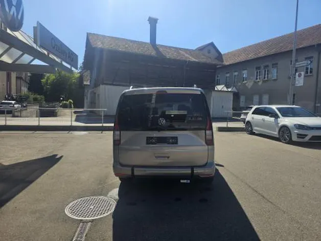 VW Caddy Max 1.5 TSI DSG mit Heckrollstuhlrampe