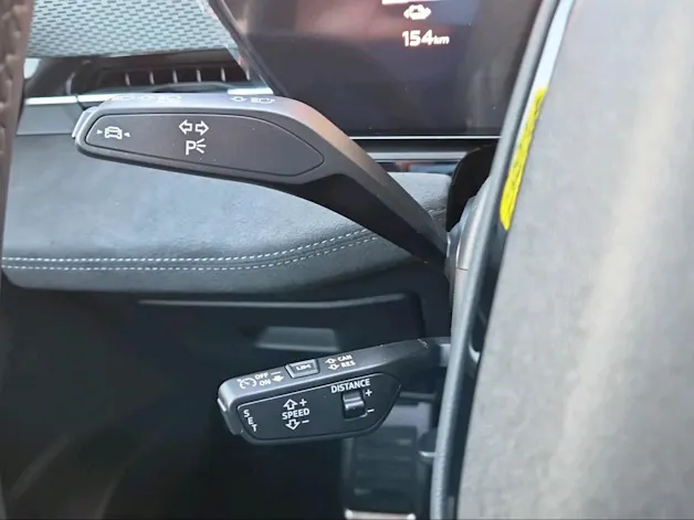 Audi A6 Avant e-tron quattro Mythosschwarz Metalic