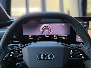 Audi A6 Avant e-tron quattro Mythosschwarz Metalic