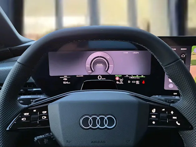 Audi A6 Avant e-tron quattro Mythosschwarz Metalic