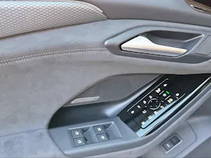 Audi A6 Avant e-tron quattro Mythosschwarz Metalic