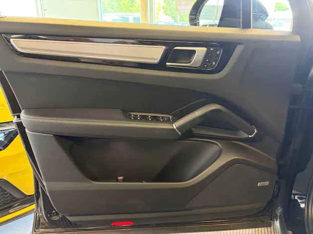 PORSCHE Cayenne Platinum Edition | CH Swiss Package | Porsche Approved bis 06/2027 | Luftfederung | Komfortsitze | 21" |