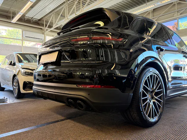 PORSCHE Cayenne Platinum Edition | CH Swiss Package | Porsche Approved bis 06/2027 | Luftfederung | Komfortsitze | 21" |