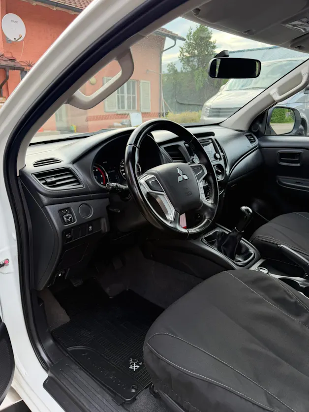 Mitsubishi L 200 2.2 Value Club Cab