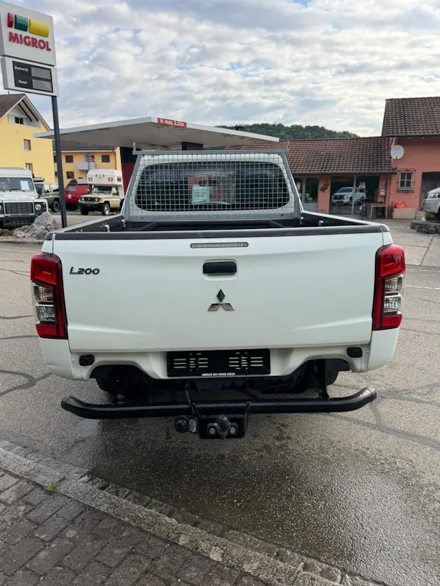 Mitsubishi L 200 2.2 Value Club Cab