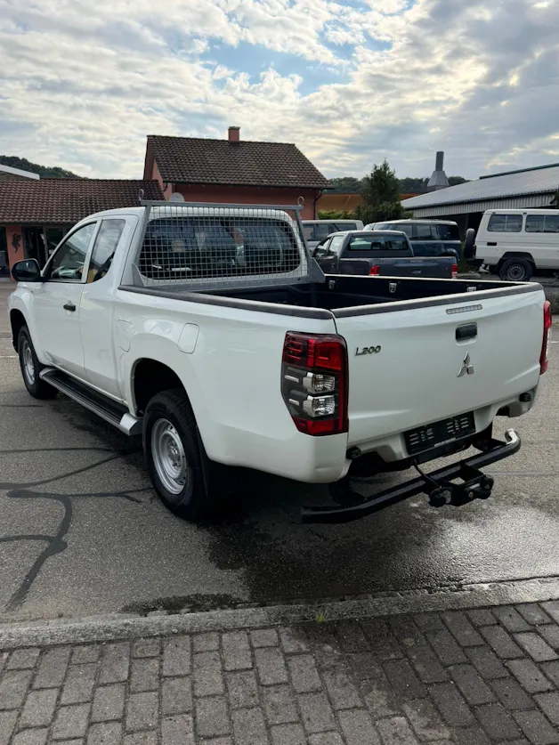 Mitsubishi L 200 2.2 Value Club Cab