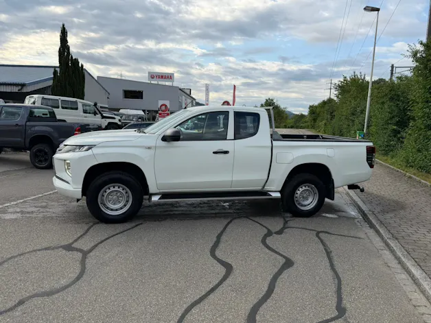 Mitsubishi L 200 2.2 Value Club Cab