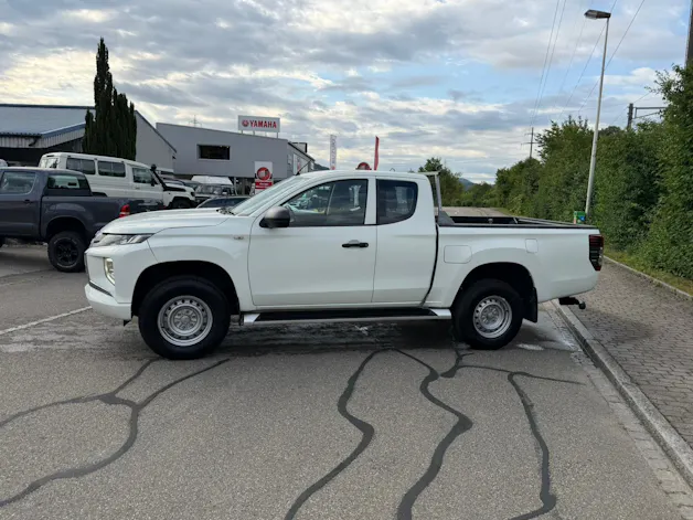 Mitsubishi L 200 2.2 Value Club Cab