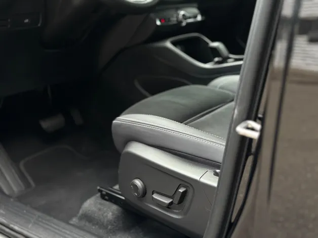 Volvo XC40 2.0 B4 MH Plus Dark AWD