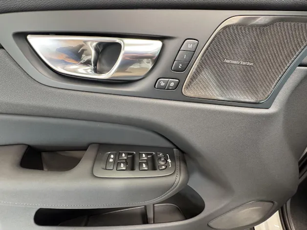 VOLVO XC60 2.0 T6 TE Plus Dark eAWD