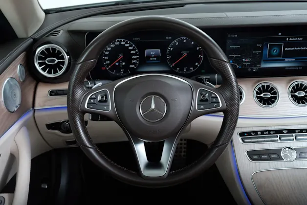 Mercedes-Benz E 200 Cabriolet AMG Line 4 Matic 9G-Tronic