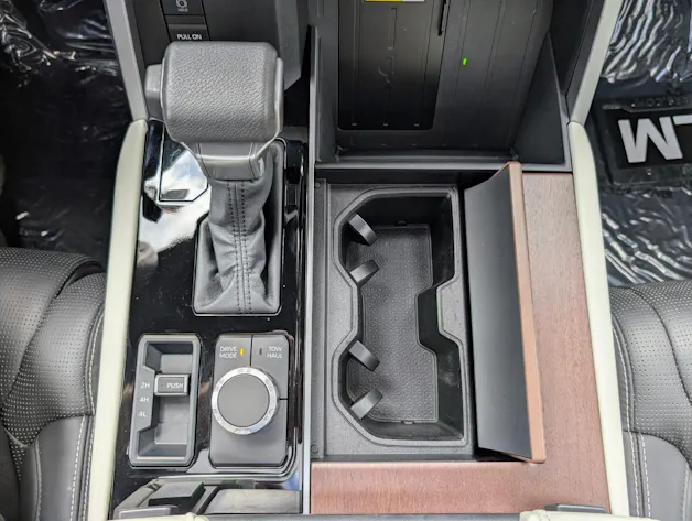 Toyota SEQUOIA Capstone Hybrid 4WD