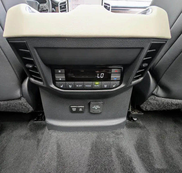 Toyota SEQUOIA Capstone Hybrid 4WD