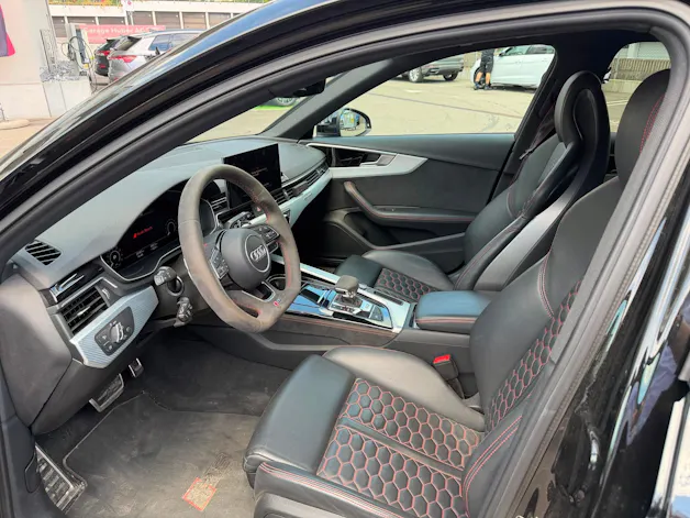 Audi RS4 Avant quattro tiptronic