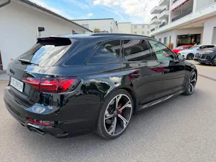Audi RS4 Avant quattro tiptronic