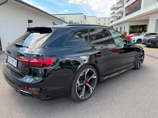 Audi RS4 Avant quattro tiptronic