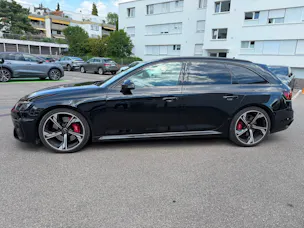 Audi RS4 Avant quattro tiptronic