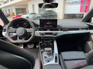 Audi RS4 Avant quattro tiptronic