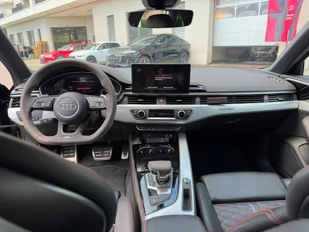 Audi RS4 Avant quattro tiptronic