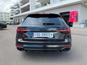 Audi RS4 Avant quattro tiptronic