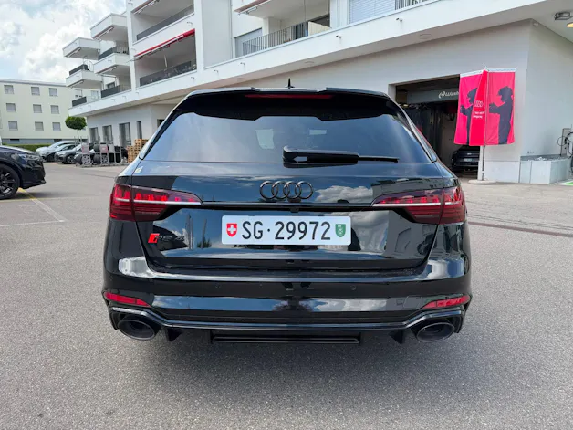 Audi RS4 Avant quattro tiptronic