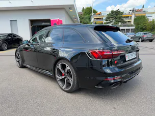 Audi RS4 Avant quattro tiptronic