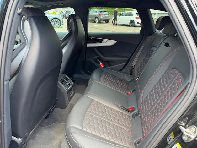 Audi RS4 Avant quattro tiptronic