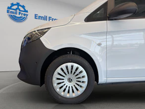 https://vehicle.imgix.net/4381808/6b171049-5a93-4895-aec5-4fe3e191f2ae.jpg