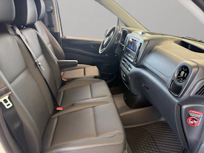 https://vehicle.imgix.net/4381808/b472b3e4-2cd7-4126-b493-a58190941859.jpg