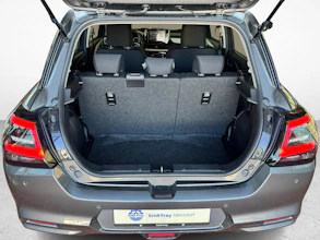 https://vehicle.imgix.net/4381841/c8fa0df4-d23c-45ed-a657-3f898798b6c7.jpg