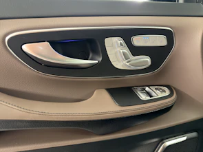 immagine del veicolo MERCEDES-BENZ V 300 d Swiss Ed. lang 4matic Van