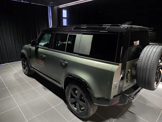 Land Rover Defender 110 3.0 D I6 350 X-Dynamic HSE