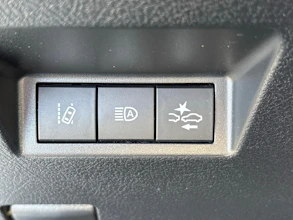https://vehicle.imgix.net/4381865/142df410-ccde-4797-bb71-047de1fa5bfa.jpg