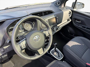 https://vehicle.imgix.net/4381865/6aea9d4c-6b58-4ca3-8b8f-8a436b27430e.jpg
