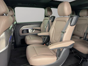 https://vehicle.imgix.net/4381867/29c3424e-c6e5-493a-8bf7-8f403b75dd85.jpg